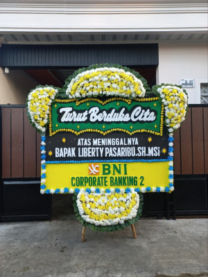 Papan Bunga Duka di Karangjaya