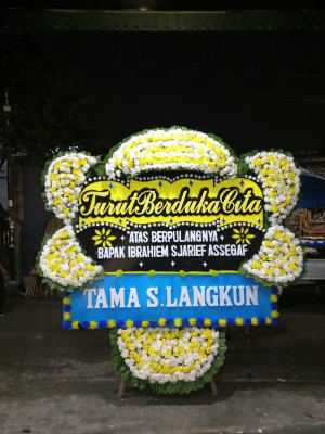 Papan Bunga Duka di Karangjaya